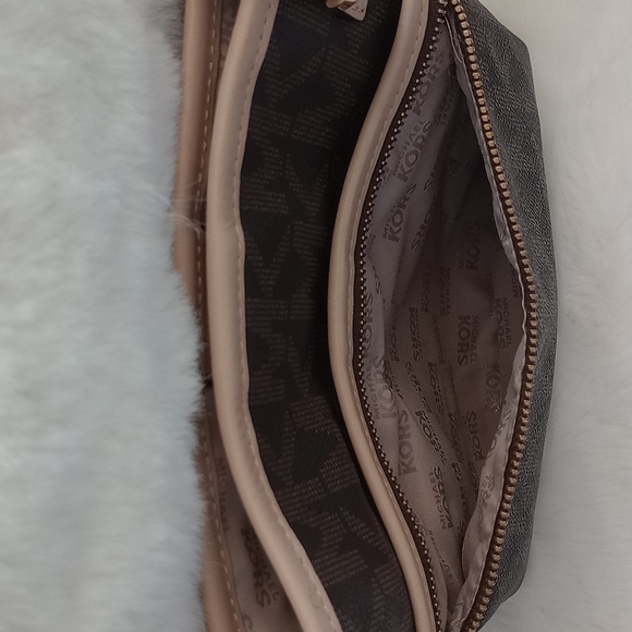 Michael Kors Cross Body Bag - Picture 8 of 10